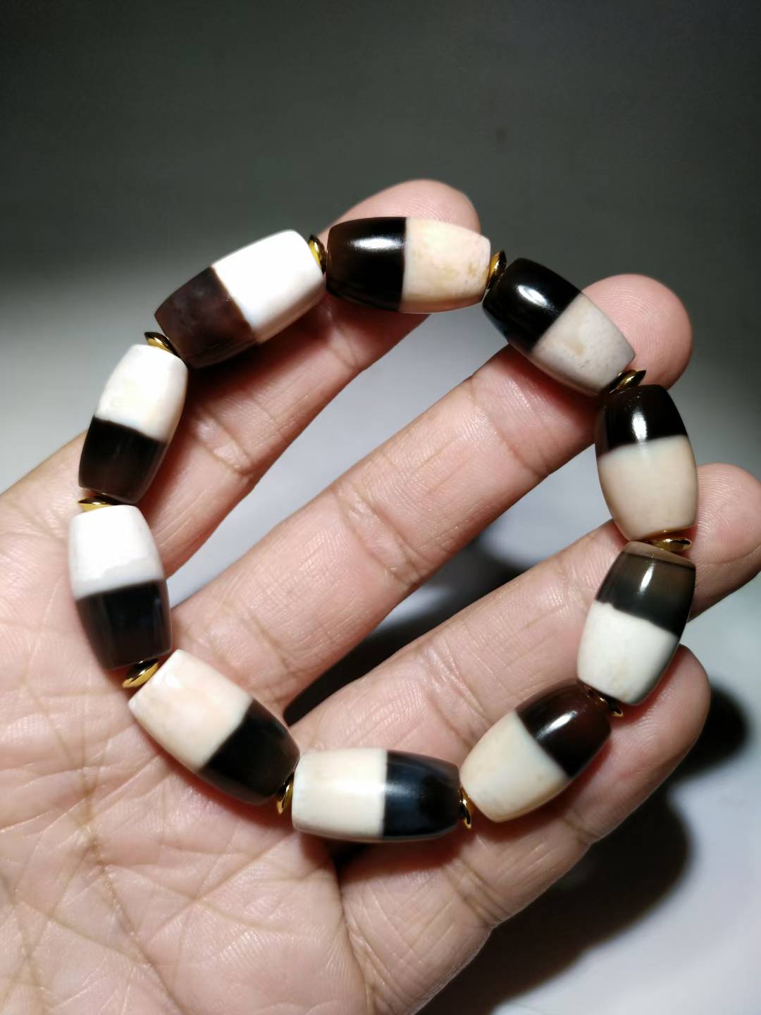 NO.8108 B&W dZi Bead