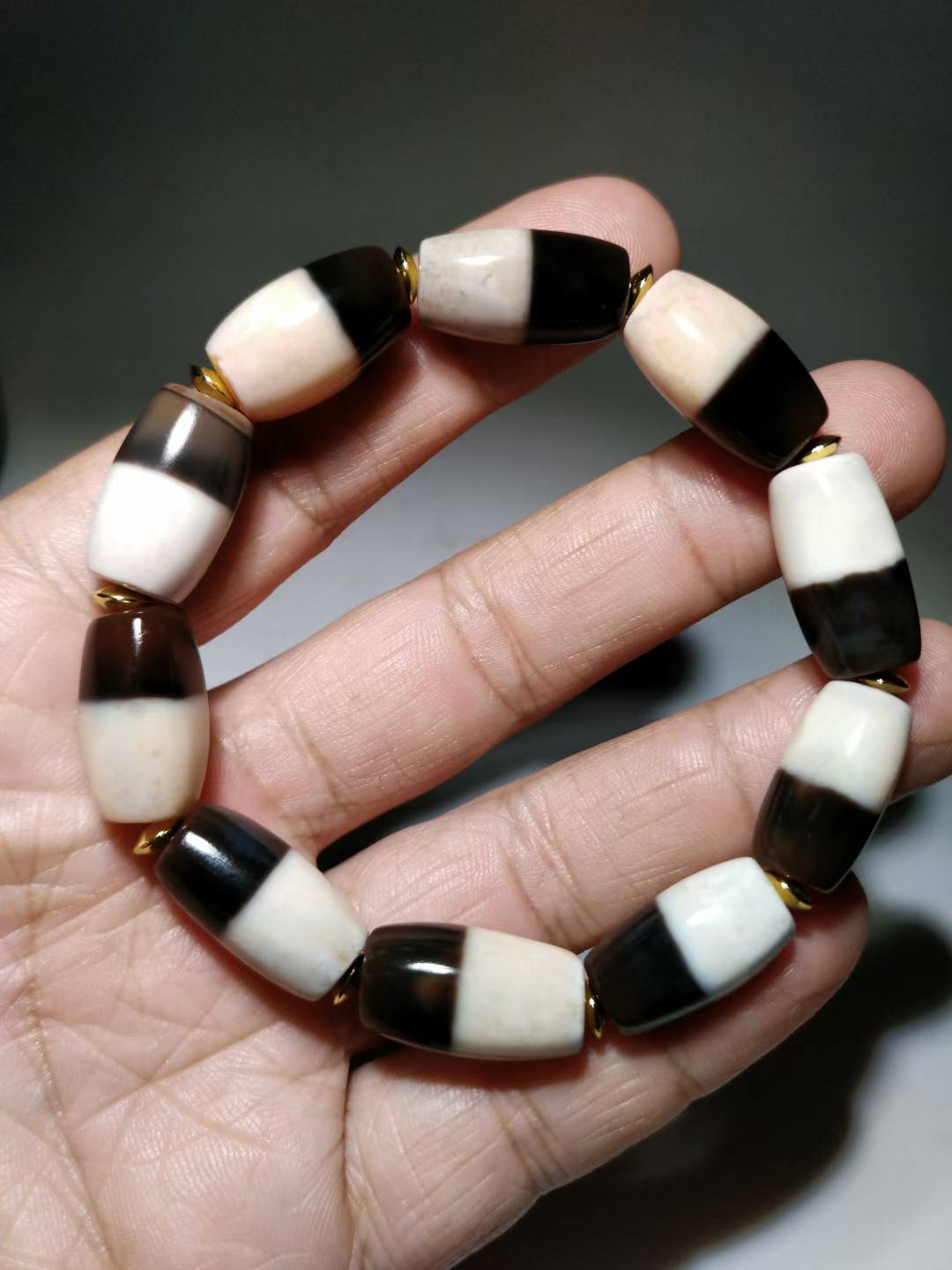 NO.8108 B&W dZi Bead - Image 2