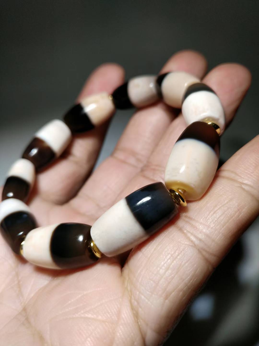 NO.8108 B&W dZi Bead - Image 3