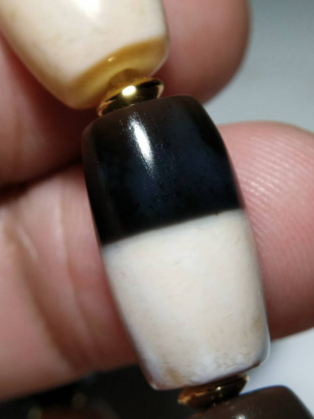 NO.8108 B&W dZi Bead - Image 7