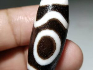 NO.8130 Ancient "Four-Ritual" Horn-Shaped Tibetan Dzi