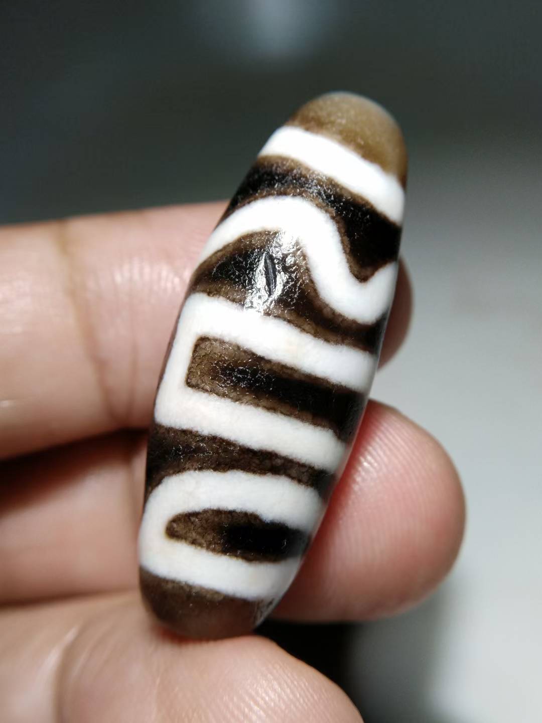 NO.8130 Ancient "Four-Ritual" Horn-Shaped Tibetan Dzi - Image 3