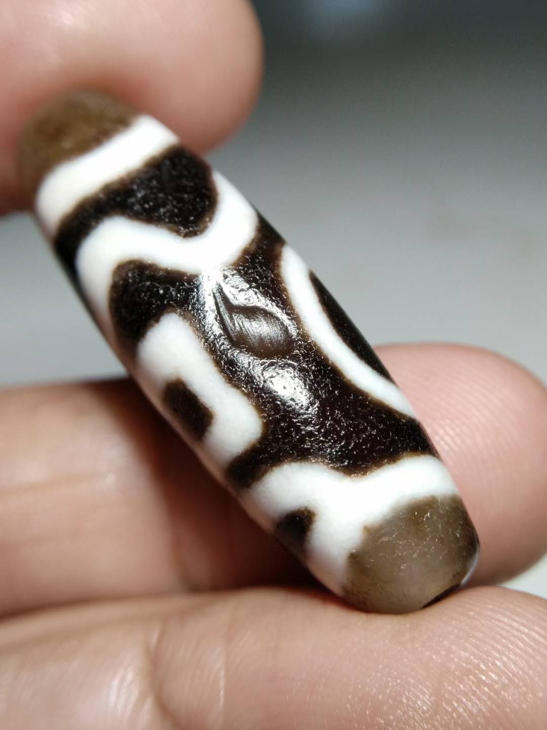 NO.8130 Ancient "Four-Ritual" Horn-Shaped Tibetan Dzi - Image 7