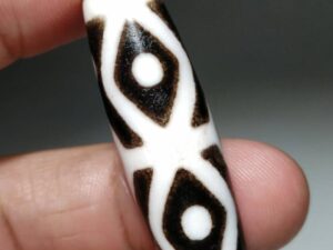 NO.8135 Ancient "Star & Vajra" Pure Tibetan Dzi