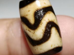NO.8151 Ancient "Tiger Tooth" Water-Ripple Pure Dzi